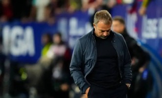 巴萨内部矛盾激化？主帅弗里克质疑球员态度 球员反驳高位战术不适应现状