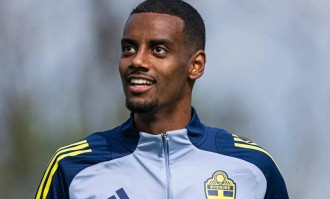 伊萨克首次回应转会利物浦争议：呼吁弃谣言专注比赛